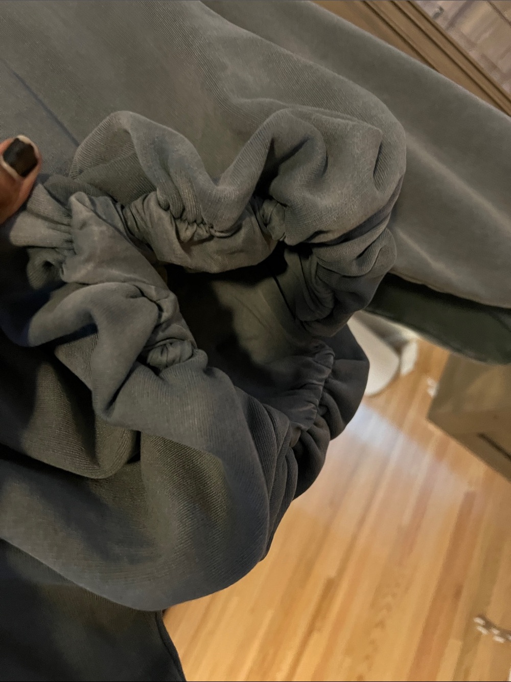 Zara Gray Cropped Sweatshirt with Gathered Cuffs - Picture 2 of 5